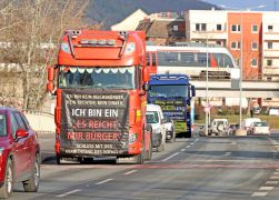 Ueber Zehn Kilometer Protestlawine Waelzte Sich Durch Jena 07